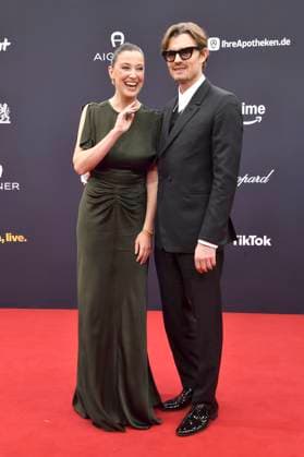 Alexandra Maria Lara and Sam Riley at the 77 Bambi Awards 2025 at the Bavaria Filmstudios Munich, 13 11 2025 Foto:xB.xInsingerx xFuturexImagex bambi_5199