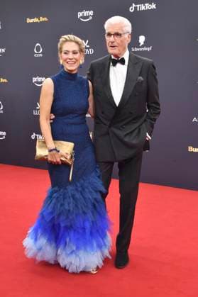 Sky du Mont with partner Julia Schütze at the 77 Bambi Awards 2025 at the Bavaria Film Studios in Munich, 13 11 2025 Foto:xB.xInsingerx xFuturexImagex bambi_5227