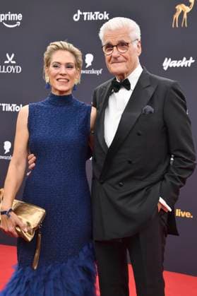 Sky du Mont with partner Julia Schütze at the 77 Bambi Awards 2025 at the Bavaria Film Studios in Munich, 13 11 2025 Foto:xB.xInsingerx xFuturexImagex bambi_5229