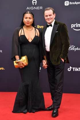 Devid Striesow with his wife Ines Ganzberger Striesow at the 77 Bambi Awards 2025 in the Bavaria Filmstudios Munich, 13 11 2025 Foto:xB.xInsingerx xFuturexImagex bambi_5261