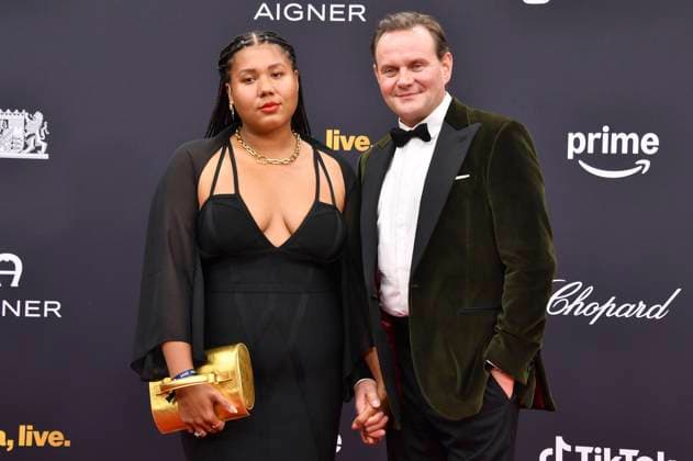 Devid Striesow with his wife Ines Ganzberger Striesow at the 77 Bambi Awards 2025 in the Bavaria Filmstudios Munich, 13 11 2025 Foto:xB.xInsingerx xFuturexImagex bambi_5262