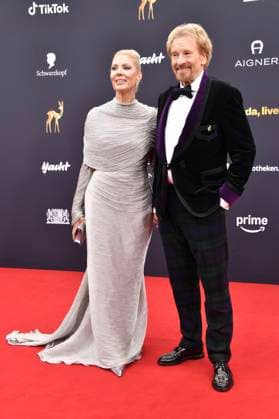 Thomas Gottschalk with his wife Karina Mroß at the 77 Bambi Awards 2025 in the Bavaria Filmstudios Munich, 13 11 2025 Foto:xB.xInsingerx xFuturexImagex bambi_5269