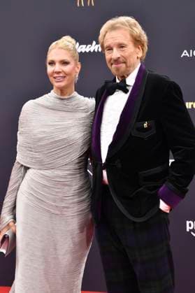Thomas Gottschalk with his wife Karina Mroß at the 77 Bambi Awards 2025 in the Bavaria Filmstudios Munich, 13 11 2025 Foto:xB.xInsingerx xFuturexImagex bambi_5274