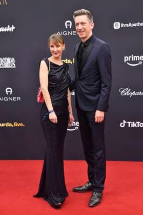Steffen Hallaschka with wife Anne Katrin Hallaschka at the 77 Bambi Awards 2025 at the Bavaria Film Studios in Munich, 13 11 2025 Foto:xB.xInsingerx xFuturexImagex bambi_5295