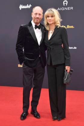 Johann von Bülow with his wife Katrin von Bülow at the 77 Bambi Awards 2025 in the Bavaria Filmstudios Munich, 13 11 2025 Foto:xB.xInsingerx xFuturexImagex bambi_5319