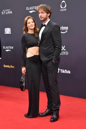 Yvonne Catterfeld with boyfriend Adam von Mack at the 77 Bambi Awards 2025 in the Bavaria Filmstudios Munich, 13 11 2025 Foto:xB.xInsingerx xFuturexImagex bambi_5386