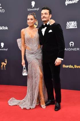 Giovanni Zarrella with wife Jana Ina at the 77 Bambi Awards 2025 in the Bavaria Filmstudios Munich, 13 11 2025 Foto:xB.xInsingerx xFuturexImagex bambi_5394