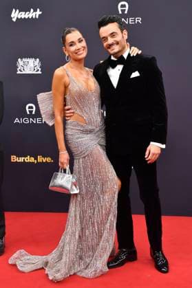 Giovanni Zarrella with wife Jana Ina at the 77 Bambi Awards 2025 in the Bavaria Filmstudios Munich, 13 11 2025 Foto:xB.xInsingerx xFuturexImagex bambi_5395