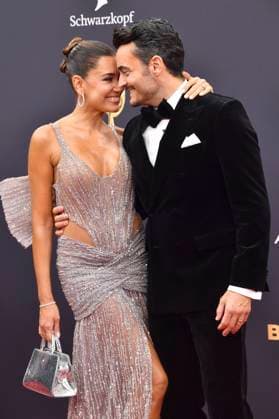 Giovanni Zarrella with wife Jana Ina at the 77 Bambi Awards 2025 in the Bavaria Filmstudios Munich, 13 11 2025 Foto:xB.xInsingerx xFuturexImagex bambi_5396