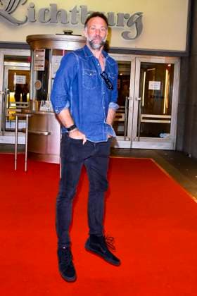 abb WuenscheEssen Erik Schmitt director on the red carpet at the NRW premiere of the movie DAS LEBEN DER WÜNSCHE WUENSCHE at the Lichtburg cinema on February 13, 2025 in Essen, NRW Germany