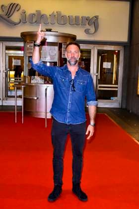 abb WuenscheEssen Erik Schmitt director on the red carpet at the NRW premiere of the movie DAS LEBEN DER WÜNSCHE WUENSCHE at the Lichtburg cinema on February 13, 2025 in Essen, NRW Germany