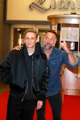 Matthias Schweighöfer and Erik Schmitt at the premiere of the movie Das Leben der Wünsche at Lichtburg Essen, 13 11 2025 Foto:xT.xSchröerx xFuturexImagex wuensche_essen_5117
