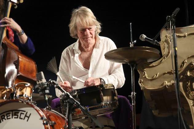 Helge Schneider live at a concert on his Ein Mann und seine Musik tour in the Löbau exhibition hall, 13 11 2025 Foto:xM.xWehnertx xFuturexImagex schneider_loebau_5115