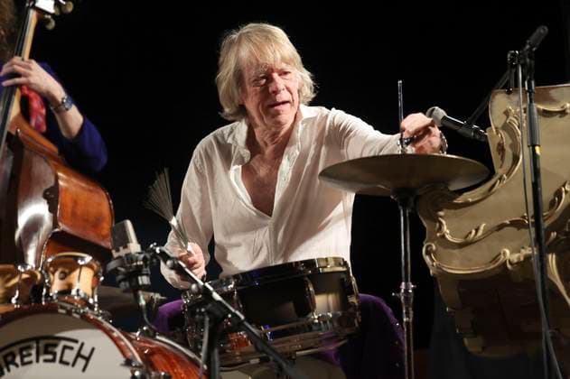 Helge Schneider live at a concert on his Ein Mann und seine Musik tour in the Löbau exhibition hall, 13 11 2025 Foto:xM.xWehnertx xFuturexImagex schneider_loebau_5116