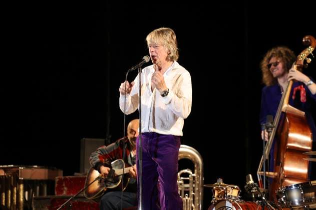 Helge Schneider live at a concert on his Ein Mann und seine Musik tour in the Löbau exhibition hall, 13 11 2025 Foto:xM.xWehnertx xFuturexImagex schneider_loebau_5119