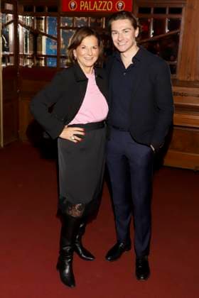 abb Palazzo Claudia Obert with boyfriend Max Suhr kiss entrepreneur at the premiere of Cornelia Poletto 10 Dinner Show PALAZZO Hier und Jetzt on 13 11 2025 in Hamburg Hamburg Germany