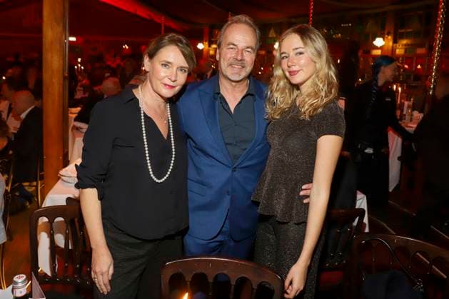 abb Palazzo Till Demtroeder Stefanie Millat and daughter at the premiere of Cornelia Poletto 10 Dinner Show PALAZZO Hier und Jetzt on 13 11 2025 in Hamburg Hamburg Germany