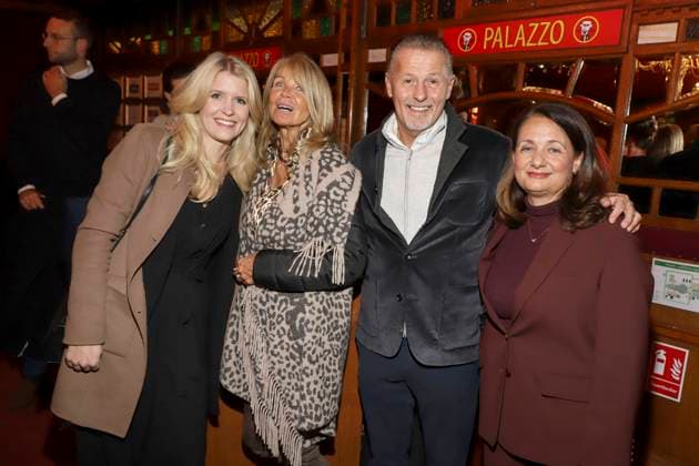 abb Palazzo Lena Kast, Susanne Kowalke, Karlheinz Hauser Margarete Hauser at the premiere of Cornelia Poletto 10 Dinner Show PALAZZO Hier und Jetzt on 13 11 2025 in Hamburg Hamburg Germany