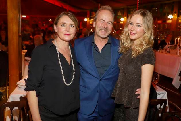 abb Palazzo Till Demtroeder Stefanie Millat and daughter at the premiere of Cornelia Poletto 10 Dinner Show PALAZZO Hier und Jetzt on 13 11 2025 in Hamburg Hamburg Germany
