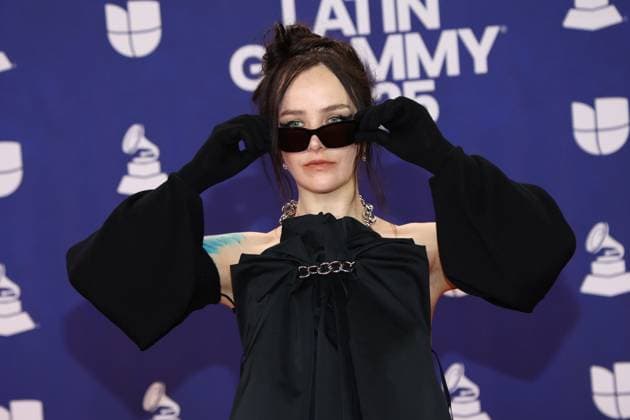 Ela Minus arrives for the 26th annual Latin Grammy Awards at the MGM Garden Arena in Las Vegas, Nevada on Thursday, November 13, 2025.  LAV20251113169 JAMESxATOA