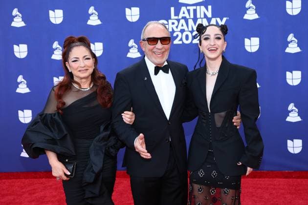 (L-R) Gloria Estefan, Emilio Estefan and Emily Estefan arrive for the 26th annual Latin Grammy Awards at the MGM Garden Arena in Las Vegas, Nevada on Thursday, November 13, 2025.  LAV20251113101 JAMESxATOA