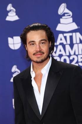 Tiago Iorc arrives for the 26th annual Latin Grammy Awards at the MGM Garden Arena in Las Vegas, Nevada on Thursday, November 13, 2025.  LAV20251113142 JAMESxATOA