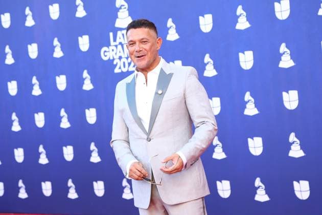 Alejandro Sanz arrives for the 26th annual Latin Grammy Awards at the MGM Garden Arena in Las Vegas, Nevada on Thursday, November 13, 2025.  LAV20251113054 JAMESxATOA