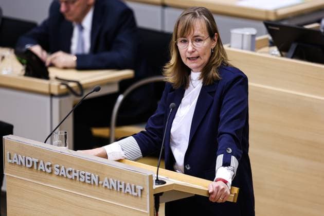 Fraktionsvorsitzende Eva von Angern (Die Linke) - Landtagssitzung im Landtag von Sachsen Anhalt mit einer Aktuellen Debatte zum Thema Stadtbild *** Parliamentary group leader Eva von Angern Die Linke State parliament session in the state parliament of Saxony-Anhalt with a topical debate on the topic of cityscape