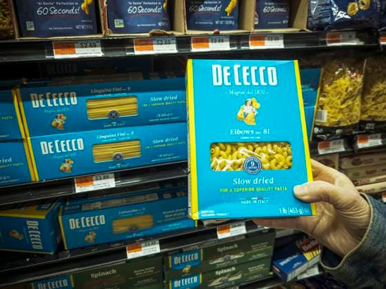 Tariffs on imported Italian pasta A shopper chooses a box of DeCecco brand pasta imported from Italy in a supermarket in New York on Thursday, November 13, 2025. The Trump administration™s Commerce Dept. has proposed a 107% tariff on Italian pasta, including a 92% anti-dumping import duty. (  RichardxB.xLevine