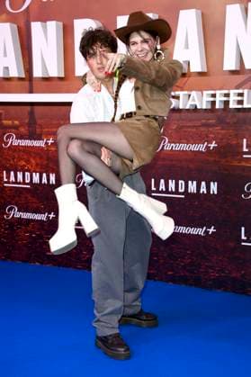 Leo Mahalo and Klaudia Giez at the European premiere of season 2 of the Paramount series Landman at Zoo Palast Berlin, 14 11 2025 Foto:xN.xKubelkax xFuturexImagex landman_berlin_5121