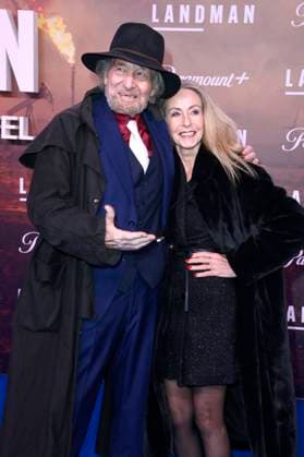 Michael Mendl with companion at the European premiere of season 2 of the Paramount series Landman at Zoo Palast Berlin, 14 11 2025 Foto:xN.xKubelkax xFuturexImagex landman_berlin_5135