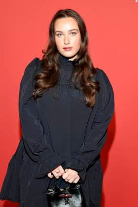 abb GlamourWomen Dilara Aylin Ziem as a guest on the red carpet at the 3 GLAMOUR WOMEN OF THE YEAR AWARD at The Ritz Carlton Hotel Berlin on 14 11 2025 in Berlin Berlin Germany