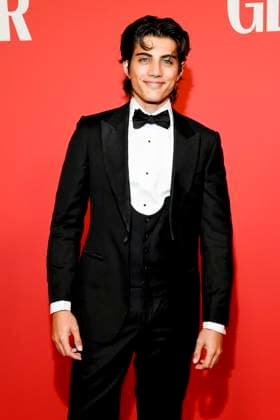 abb GlamourWomen Nic Kaufmann as a guest on the red carpet at the 3 GLAMOUR WOMEN OF THE YEAR AWARD at The Ritz Carlton Hotel Berlin on 14 11 2025 in Berlin Berlin Germany