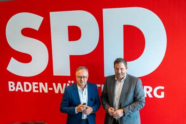 Ulm, Baden-Württemberg, Germany - November 15, 2025: State party conference of the SPD (Social Democratic Party of Germany) in Ulm. Presentation of the election campaign program for the state election in BaWü. ANDREAS STOCH (SPD, state chairman, parliamentary group leader BaWü) and Lars Klingbeil (SPD, Vice Chancellor, Federal Minister of Finance) together in front of the SPD logo *** Landesparteitag der Partei SPD (Sozialdemokratische Partei Deutschlands) in Ulm. Vorstellung Programm zum Wahlkampf zur Landtagswahl in BaWü. ANDREAS STOCH (SPD, Landesvorsitzender, Fraktionsvorsitzender BaWü) und Lars Klingbeil (SPD, Vizekanzler, Bundesminister der Finanzen) zusammen vor dem Logo der SPD