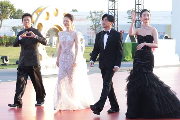 XIAMEN, CHINA - NOVEMBER 15: Hosts of the 38th China Golden Rooster Awards, (L-R) actor Deng Chao, hostess Lan Yu, actor singer Alec Su You-peng and actress Ni Ni arrive at the red carpet for the closing ceremony during the 38th China Golden Rooster Awards on November 15, 2025 in Xiamen, Fujian Province of China.  Copyright: xVCGx 111604060931