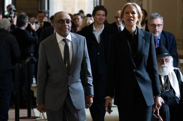 ITALY - ACTOR LEAVES AT THE END IF POPE LEO XIV WITH ARTISTS FROM THE WORL OF CINEMA AT THE VATICAN - 2025 11 15 Italy, Rome, Vatican, 2025 11 15.US film director Spike Lee and his wife Tonya Lewis Lee leave at the end of an audience of Pope Leo XIV with artists from the world of cinema at the Vatican . More than 100 film industry professionals, whether actors, directors or producers, were received by the pope inside the Apostolic Palace. EDITORIAL USE ONLY - NO BOOKS Copyright: xALESSIAxGIULIANIx