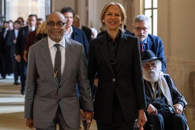 ITALY - ACTOR LEAVES AT THE END IF POPE LEO XIV WITH ARTISTS FROM THE WORL OF CINEMA AT THE VATICAN - 2025 11 15 Italy, Rome, Vatican, 2025 11 15.US film director Spike Lee and his wife Tonya Lewis Lee leave at the end of an audience of Pope Leo XIV with artists from the world of cinema at the Vatican . More than 100 film industry professionals, whether actors, directors or producers, were received by the pope inside the Apostolic Palace. EDITORIAL USE ONLY - NO BOOKS Copyright: xALESSIAxGIULIANIx