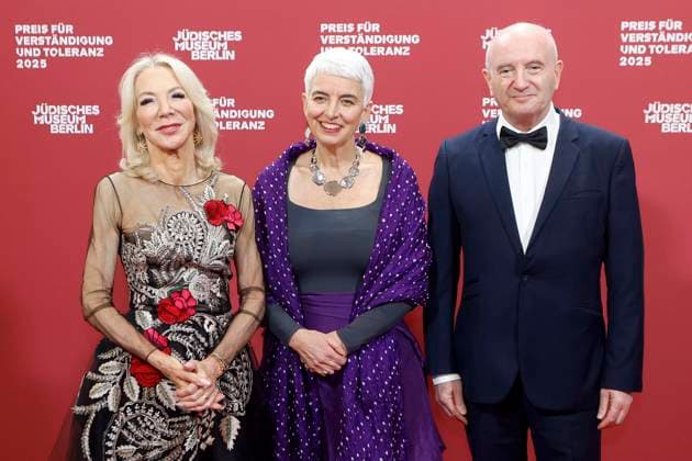 15 11 2025, Laureate Amy Gutmann, Museum Director Hetty Berg, Laureate Daniel Zajfman, at the 24 Prize for Understanding and Tolerance at the Jewish Museum in Berlin, Berlin Germany, Germany