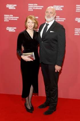 15 11 2025, Markus Semller, chef, and wife at the 24 Prize for Understanding and Tolerance at the Jewish Museum in Berlin, Berlin Germany, Germany