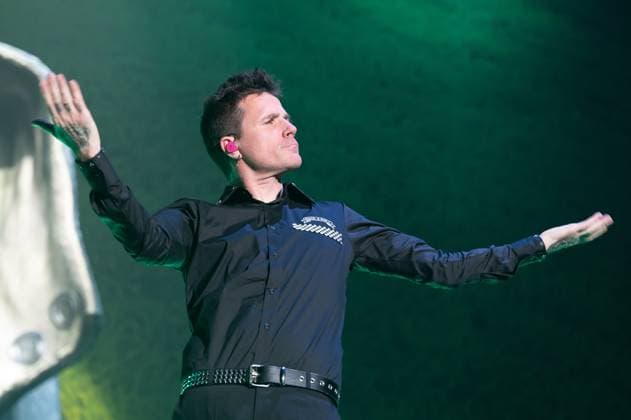 Dani Martin Performs At The Movistar Arena in Madrid - 15 Nov 2025 Singer Dani Martin performs live during his concert at the Movistar Arena in Madrid. Madrid Spain Copyright: xAtilanoxGarciax xSOPAxImagesx photo00438