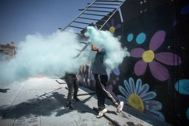Gen Z demonstration in Mexico City MEXICO CITY, MEXICO - NOVEMBER 15: Demonstrators are sprayed with a fire extinguisher by riot police outside the National Palace during the Gen Z demonstration, in Mexico City, Mexico on November 15, 2025. Thousands of people gathered to take part in the Gen Z march against the Mexican government, while President Claudia Sheinbaum has in recent days questioned the legitimacy of the movement. Daniel Cardenas Anadolu Mexico City Mexico. Editorial use only. Please get in touch for any other usage.  Copyright: x2025xAnadoluxDanielxCardenasx