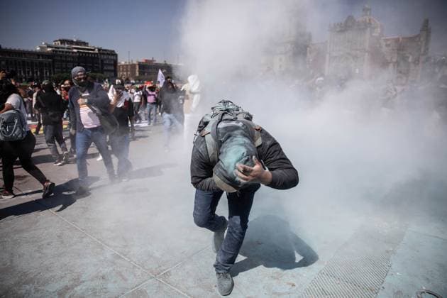 Gen Z demonstration in Mexico City MEXICO CITY, MEXICO - NOVEMBER 15: A demonstrator is sprayed with a fire extinguisher by riot police outside the National Palace during the Gen Z demonstration, in Mexico City, Mexico on November 15, 2025. Thousands of people gathered to take part in the Gen Z march against the Mexican government, while President Claudia Sheinbaum has in recent days questioned the legitimacy of the movement. Daniel Cardenas Anadolu Mexico City Mexico. Editorial use only. Please get in touch for any other usage.  Copyright: x2025xAnadoluxDanielxCardenasx