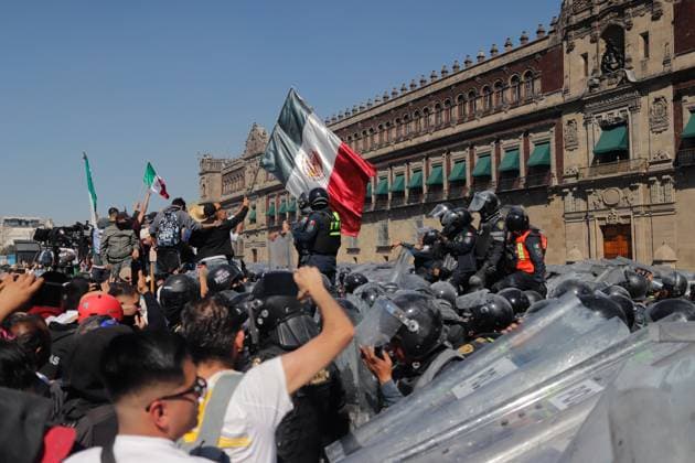 Gen Z Demonstration In Mexico City People confront police during the self-proclaimed ˜Gen Z™ demonstration against the Mexican government following the murder of Uruapan Mayor Carlos Manzola, while Mexico s President Claudia Sheinbaum has questioned the legitimacy of the movement in recent days. on November 15, 2025 in Mexico City, Mexico. (Photo by Carlos Santiago Eyepix Group) Copyright: xCarlosxSantiagox xEyepixxGroupx CS_15112025_173094