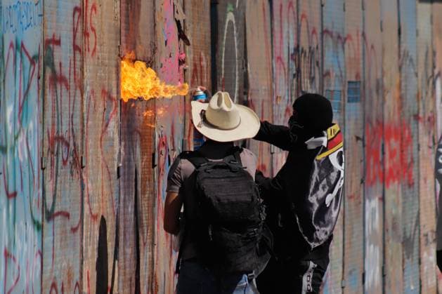 People riot during the self-proclaimed Ã¢â‚¬ËœGen ZÃ¢â‚¬â ¢ demonstration against the Mexican government following the murder of Uruapan Mayor Carlos Manzola, while Mexico s President Claudia Sheinbaum has questioned the legitimacy of the movement in recent days. on November 15, 2025 in Mexico City, Mexico. Mexico City Mexico - ZUMAe321 20251115_zia_e321_003 Copyright: xCarlosxSantiagox