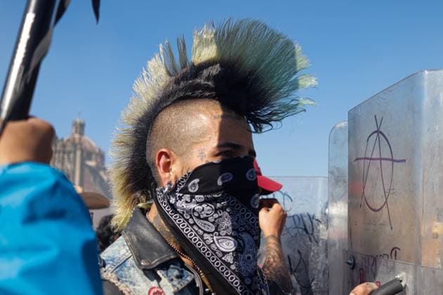 Young members of the self-proclaimed Ã¢â‚¬ËœGen ZÃ¢â‚¬â ¢ take part in a protest against the Mexican government following the murder of Uruapan Mayor Carlos Manzola, while Mexico s President Claudia Sheinbaum has questioned the legitimacy of the movement in recent days. on November 15, 2025 in Mexico City, Mexico. Mexico City Mexico - ZUMAe321 20251115_zia_e321_018 Copyright: xCarlosxSantiagox