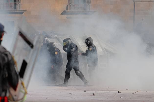 Riot police during the self-proclaimed Ã¢â‚¬ËœGen ZÃ¢â‚¬â ¢ demonstration against the Mexican government following the murder of Uruapan Mayor Carlos Manzola, while Mexico s President Claudia Sheinbaum has questioned the legitimacy of the movement in recent days. on November 15, 2025 in Mexico City, Mexico. Mexico City Mexico - ZUMAe321 20251115_zia_e321_023 Copyright: xCarlosxSantiagox