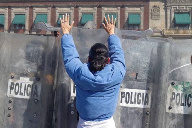 A woman confronts police during the self-proclaimed Ã¢â‚¬ËœGen ZÃ¢â‚¬â ¢ demonstration against the Mexican government following the murder of Uruapan Mayor Carlos Manzola, while Mexico s President Claudia Sheinbaum has questioned the legitimacy of the movement in recent days. on November 15, 2025 in Mexico City, Mexico. Mexico City Mexico - ZUMAe321 20251115_zia_e321_034 Copyright: xCarlosxSantiagox