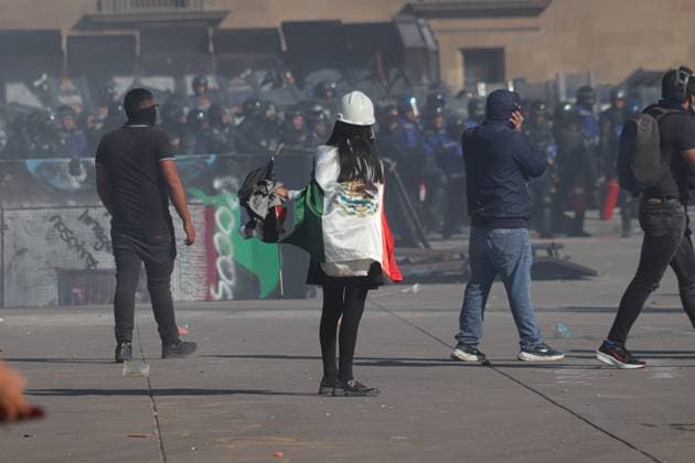 People riot during the self-proclaimed Ã¢â‚¬ËœGen ZÃ¢â‚¬â ¢ demonstration against the Mexican government following the murder of Uruapan Mayor Carlos Manzola, while Mexico s President Claudia Sheinbaum has questioned the legitimacy of the movement in recent days. on November 15, 2025 in Mexico City, Mexico. Mexico City Mexico - ZUMAe321 20251115_zia_e321_036 Copyright: xCarlosxSantiagox