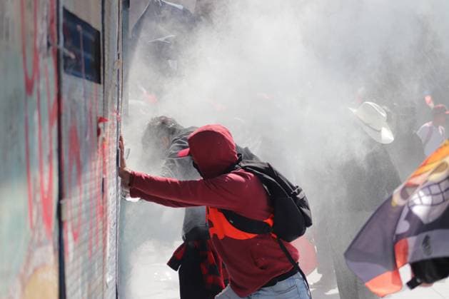 People riot during the self-proclaimed Ã¢â‚¬ËœGen ZÃ¢â‚¬â ¢ demonstration against the Mexican government following the murder of Uruapan Mayor Carlos Manzola, while Mexico s President Claudia Sheinbaum has questioned the legitimacy of the movement in recent days. on November 15, 2025 in Mexico City, Mexico. Mexico City Mexico - ZUMAe321 20251115_zia_e321_038 Copyright: xCarlosxSantiagox
