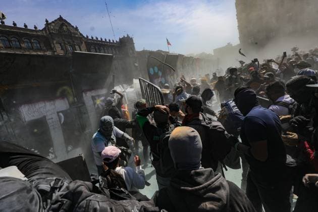 People are trying to tear down the barricades protecting the National Palace during Ã¢â‚¬ËœGen ZÃ¢â‚¬â ¢ demonstration at main square Zocalo against the Mexican government following the murder of Uruapan Mayor Carlos Manzola, while Mexico s President, Claudia Sheinbaum, has questioned the legitimacy of the movement in recent days . on November 15, 2025 in Mexico City, Mexico. Mexico City Mexico - ZUMAe321 20251115_zia_e321_047 Copyright: xIanxRoblesx